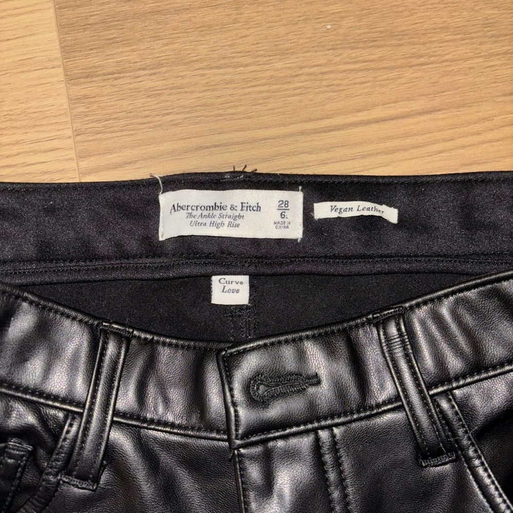 Abercrombie faux leather pants - curve love. Size 6. - Picture 3 of 4